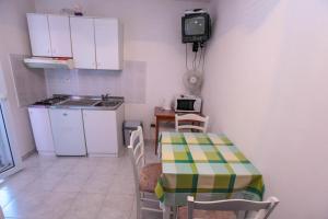 Kuchyňa alebo kuchynka v ubytovaní Villa Radojka