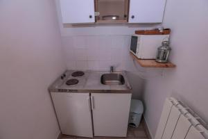 Kuchyňa alebo kuchynka v ubytovaní Villa Radojka
