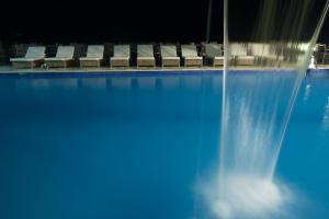 A piscina localizada em Coconut's Maresias Hotel ou nos arredores