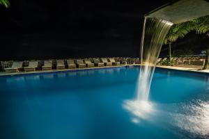 A piscina localizada em Coconut's Maresias Hotel ou nos arredores
