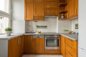 Kuchnia lub aneks kuchenny w obiekcie Dworzec Centralny P&O Serviced Apartments