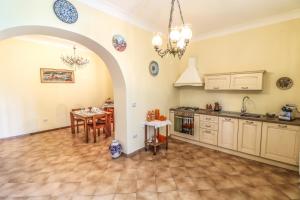 Kuchyň nebo kuchyňský kout v ubytování Scognamiglio Suites
