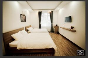 Giường trong phòng chung tại Belle Amour Hotel