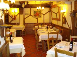 En restaurant eller et andet spisested på El Balcón de Mogarraz