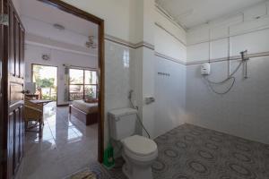 a bathroom with a toilet and a sink in it at BABA Guesthouse in Don Det