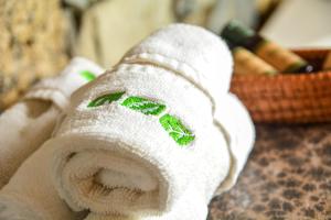 a towel with green leaves on it sitting on a table at Monterra Tapalpa in Tapalpa +55 photos
