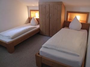 Llit o llits en una habitació de Haus Irmgard by Châtel Reizen