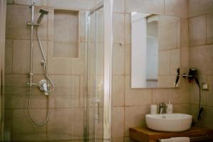 A bathroom at B&B Antichemura