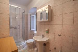 Koupelna v ubytování Apartments Dabović