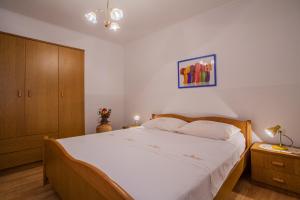 Postel nebo postele na pokoji v ubytování Apartments Dabović
