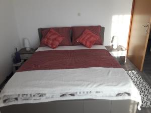 Postel nebo postele na pokoji v ubytování Apartmani Island