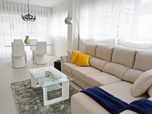 Ein Sitzbereich in der Unterkunft Apartments Mirador de Villamartin LD001