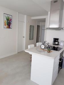 Küche/Küchenzeile in der Unterkunft Apartments Mirador de Villamartin LD001