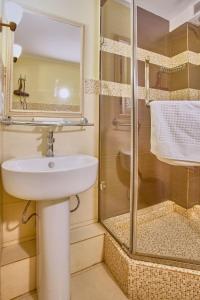 Koupelna v ubytování Jasmine Hotel