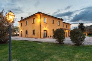 a large house with a street light in front of it at Villa Aia Vecchia in Bibbona