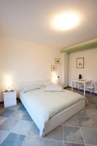 A bed or beds in a room at La Casa di Linda