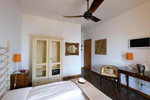 a bedroom with a bed and a ceiling fan at Albergo Milano in Varenna