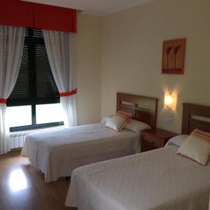 Postel nebo postele na pokoji v ubytování Hostal Santa Baia