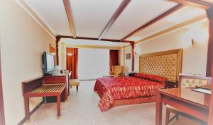 Ένα ή περισσότερα κρεβάτια σε δωμάτιο στο Karaca Hotel