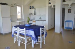 A kitchen or kitchenette at residence scala dei turchi