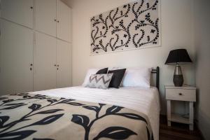a bedroom with a bed and a painting on the wall at Vorto House in Agios Leon