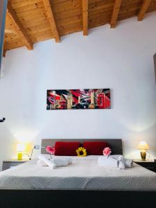 a bedroom with a large bed with a red headboard at Casa Longo 2 in Castellammare del Golfo