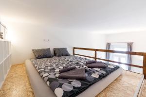 Posteľ alebo postele v izbe v ubytovaní Flexible SelfCheckIns 13 & 14 - Le Petit & Le Grand Zagreb - Centre - New - Apartments Repinc