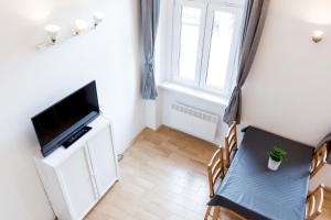 Televízia a/alebo spoločenská miestnosť v ubytovaní Flexible SelfCheckIns 13 & 14 - Le Petit & Le Grand Zagreb - Centre - New - Apartments Repinc