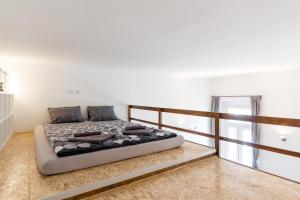 Posteľ alebo postele v izbe v ubytovaní Flexible SelfCheckIns 13 & 14 - Le Petit & Le Grand Zagreb - Centre - New - Apartments Repinc