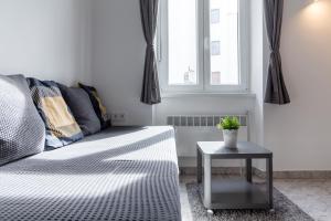 Posteľ alebo postele v izbe v ubytovaní Flexible SelfCheckIns 13 & 14 - Le Petit & Le Grand Zagreb - Centre - New - Apartments Repinc