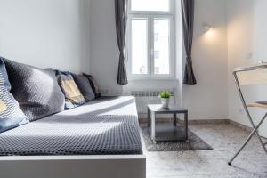 Posteľ alebo postele v izbe v ubytovaní Flexible SelfCheckIns 13 & 14 - Le Petit & Le Grand Zagreb - Centre - New - Apartments Repinc