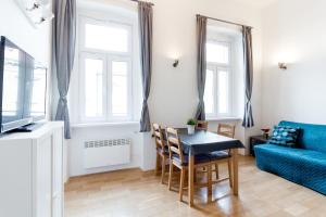 Posedenie v ubytovaní Flexible SelfCheckIns 13 & 14 - Le Petit & Le Grand Zagreb - Centre - New - Apartments Repinc