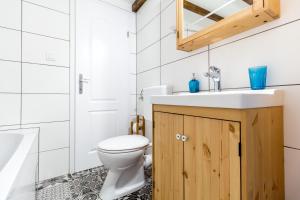 Kúpeľňa v ubytovaní Flexible SelfCheckIns 13 & 14 - Le Petit & Le Grand Zagreb - Centre - New - Apartments Repinc