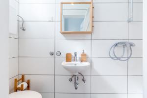 Kúpeľňa v ubytovaní Flexible SelfCheckIns 13 & 14 - Le Petit & Le Grand Zagreb - Centre - New - Apartments Repinc