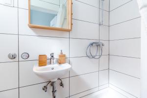 Kúpeľňa v ubytovaní Flexible SelfCheckIns 13 & 14 - Le Petit & Le Grand Zagreb - Centre - New - Apartments Repinc