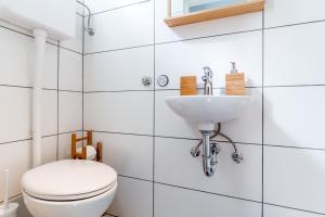 Kúpeľňa v ubytovaní Flexible SelfCheckIns 13 & 14 - Le Petit & Le Grand Zagreb - Centre - New - Apartments Repinc