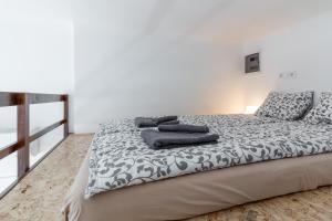 Posteľ alebo postele v izbe v ubytovaní Flexible SelfCheckIns 13 & 14 - Le Petit & Le Grand Zagreb - Centre - New - Apartments Repinc