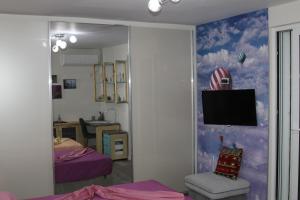 Zdjęcie z galerii obiektu Absolute Blloku Apartment w Tiranie