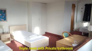 Ein Bett oder Betten in einem Zimmer der Unterkunft Travel Inn
