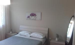 ルーヴォ・ディ・プーリアにあるB&B la Palmaのベッドルーム1室(枕2つ付)