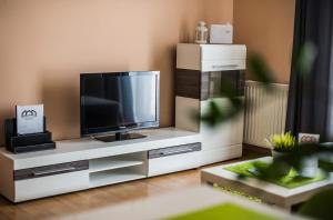 a flat screen tv sitting on a white entertainment center at Apartament Zwycięstwa in Koszalin