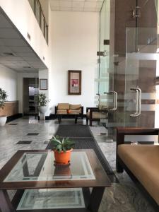 Khu vực ghế ngồi tại Hedges Court Residencies - 2 Bed Room 2 bath 103 sqm spacious Apartment +34 ảnh