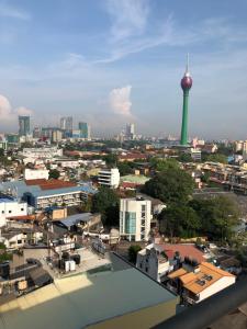 Cảnh Colombo hoặc tầm nhìn thành phố từ căn hộ