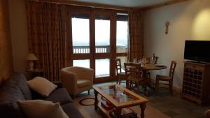 Posezení v ubytování Un été à Courchevel