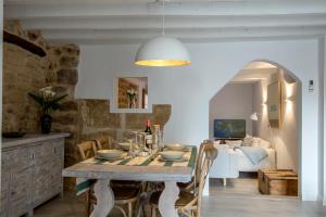 Gallery image of Townhouse on the rocks By homevillas360 in Pollença