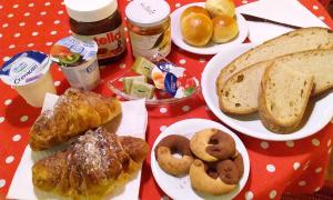 Jedlo v ubytovaní bed & breakfast alebo blízkom okolí