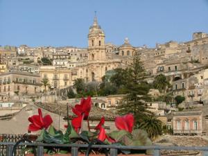 Vista general de Modica o vistes de la ciutat des de l'hotel