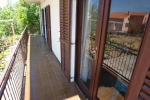 Ein Balkon oder eine Terrasse in der Unterkunft Apartments Bili