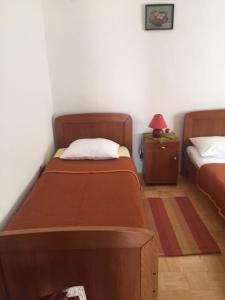 Ein Bett oder Betten in einem Zimmer der Unterkunft Apartments Bili