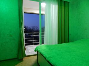 Una cama o camas en una habitación de Luka & Eka